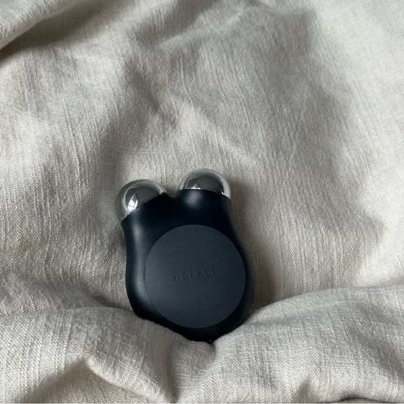 NuFace Mini in Midnight Black - Picture 2 of 5